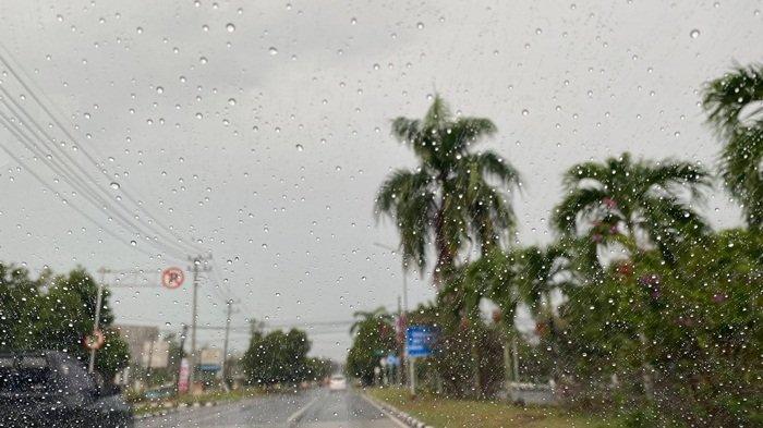 20240930-cuaca-hujan-yang-terjadi-di-Provinsi-Kepulauan-Bangka-Belitung.jpg