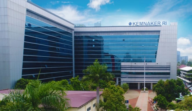 64525e564c52e-gedung-kemnaker-ri_663_382.jpg