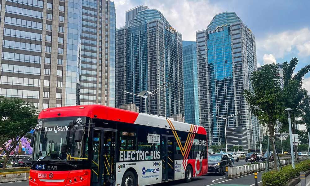 Foto Transjakarta, KRL, MRT, dan LRT