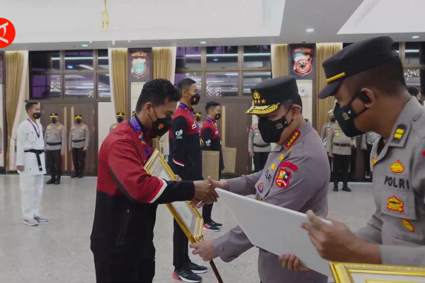 KAPOLRI-BERIKAN-PENGHARGAAN-15-ATLET-POLRI-BERPRESTASI-DI-SEA-GAMES.png