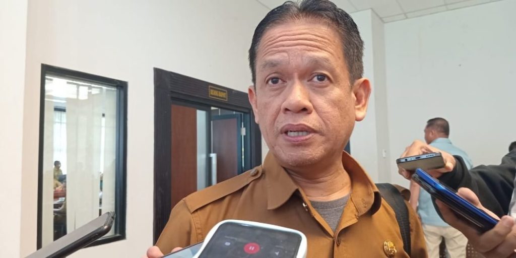 Plt-Kepala-Disdikbud-Kaltim-Armin-nalarnews.id_-1.jpeg