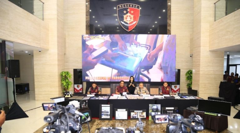 Tangkapan terkait layar pengungkapan jaringan judi online oleh Bareskrim Polri