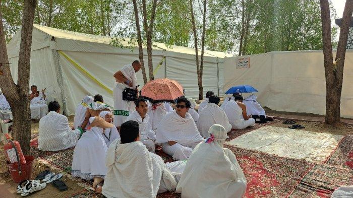 Suasana-Saat-Wukuf-di-Padang-Arafah.jpg