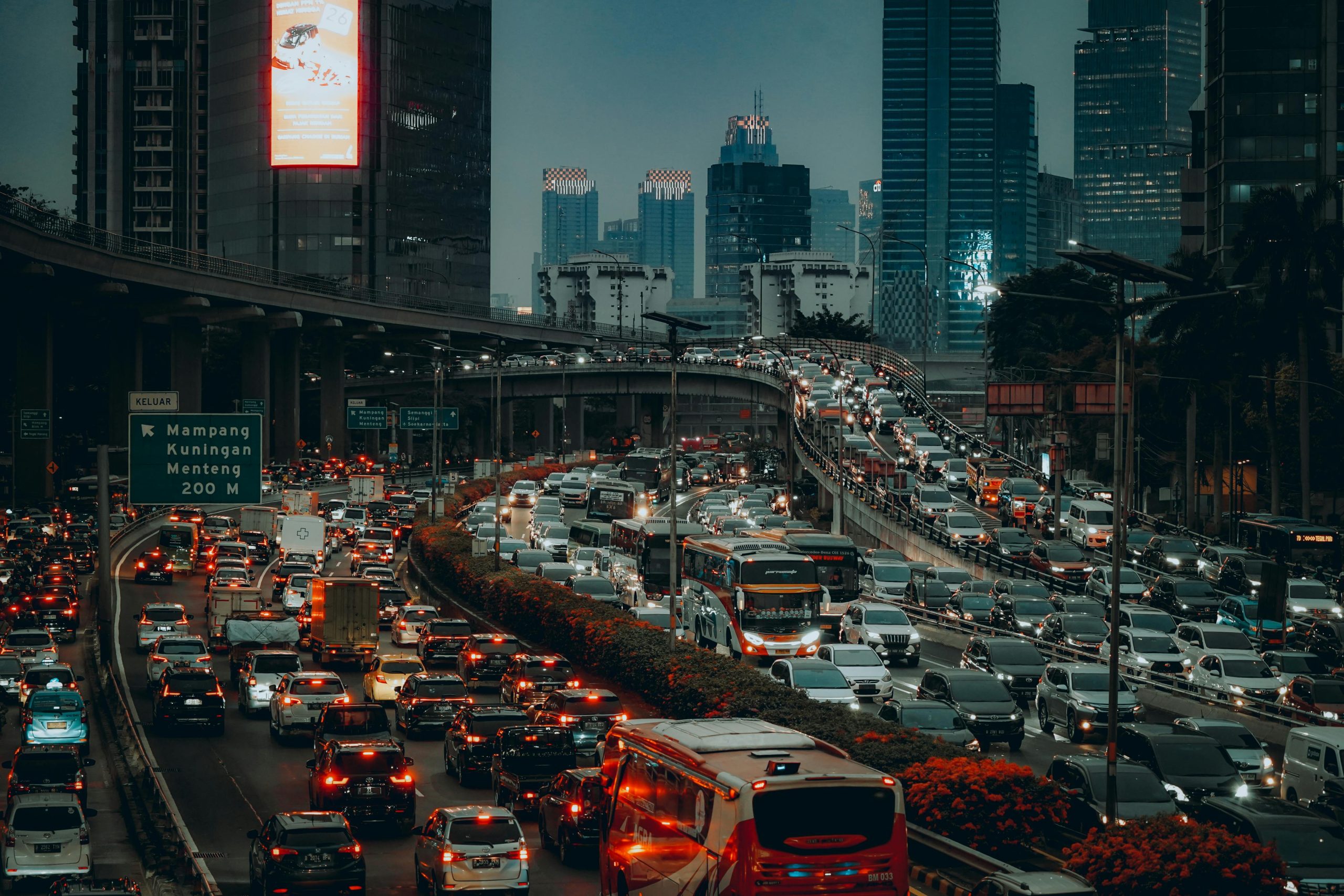 Bahaya Phantom Traffic, Cerminan Egois Para Pengemudi Lambat di Jalan Tol