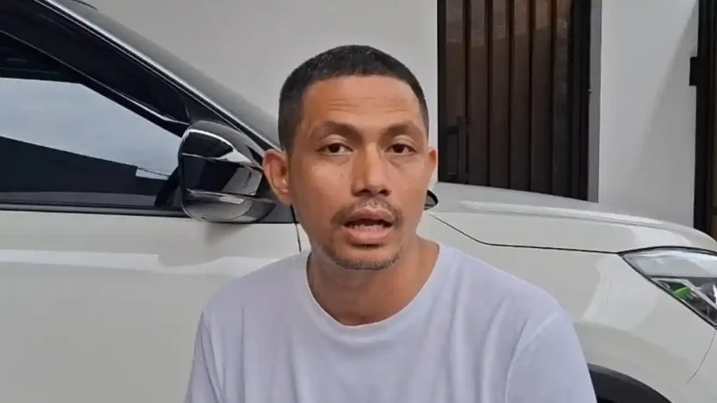 Foto DJ Donny di rumahnya