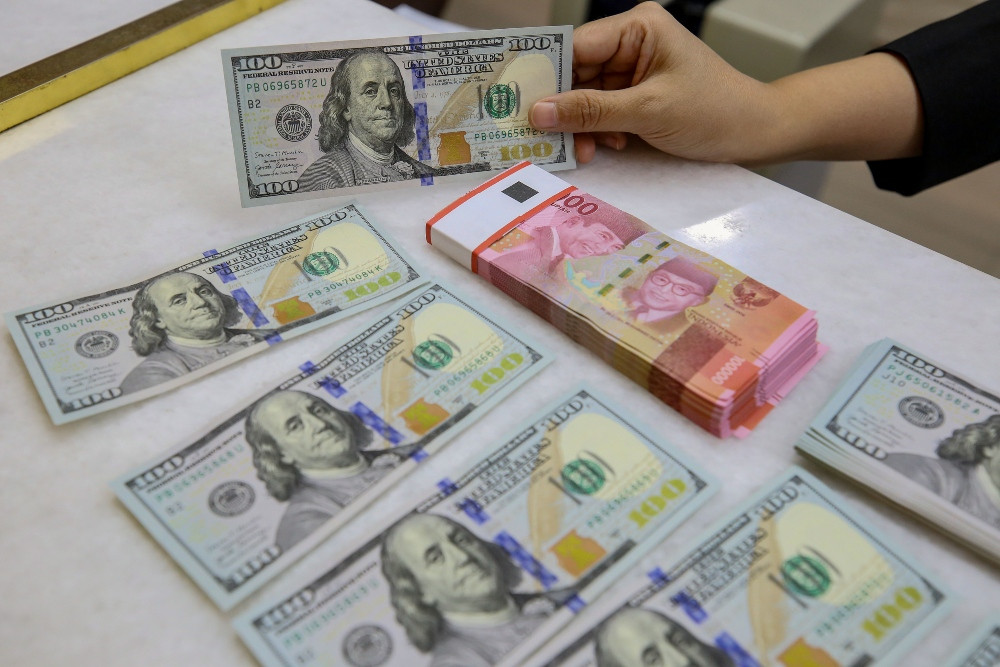 Pemerintah Diminta Tingkatkan Kredibilitas Fiskal Saat Rupiah Melemah