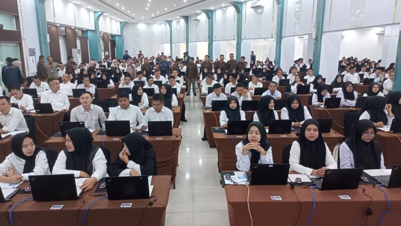 peserta Calon PNS sedang mengikuti seleksi