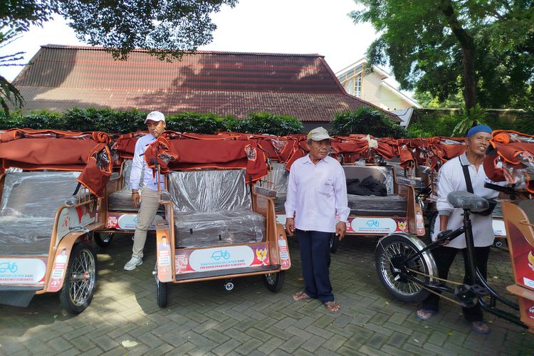 Prabowo Tambah Pesanan 70.000 Becak Listrik untuk PT Pindad