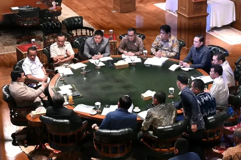 Prabowo-Kumpulkan-Kabinet-Merah-Putih-di-Hambalang-Bahas-6-Program