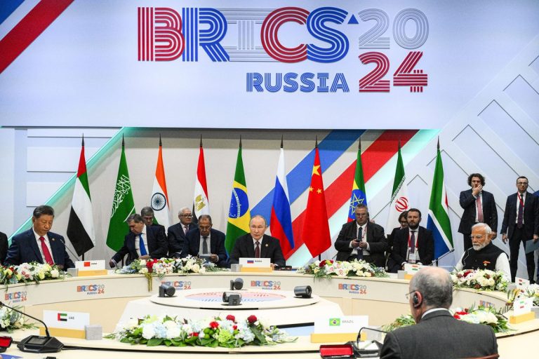brics-manfaatkan-momentum-perang-dunia-tiga-hancurkan-dolar-as