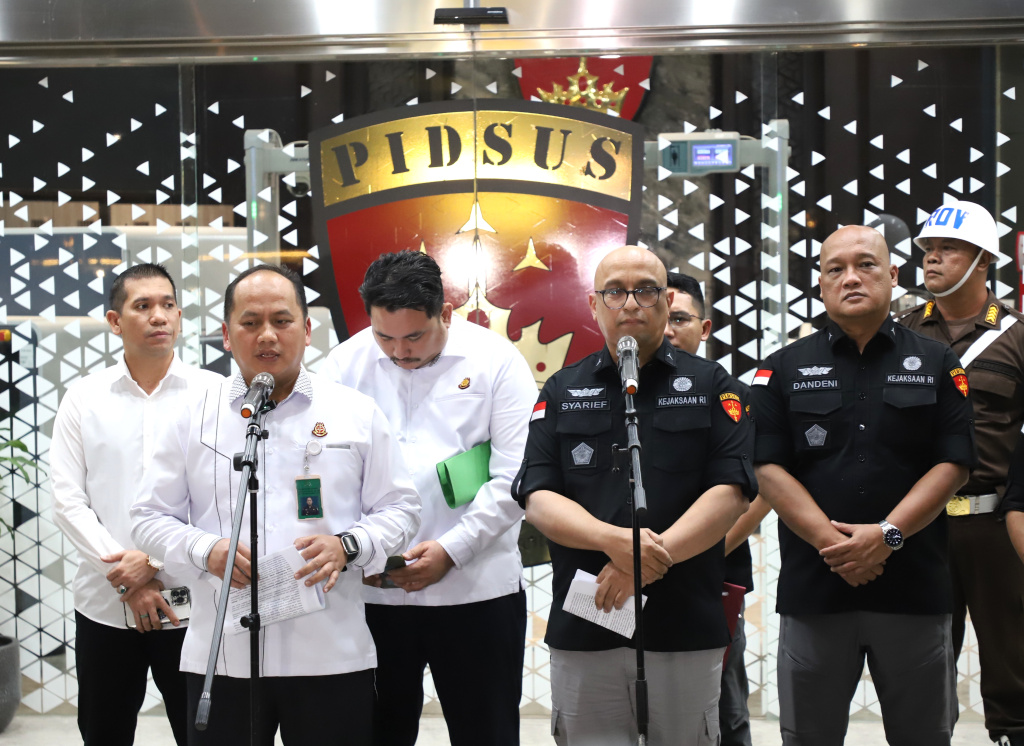 kejagung-tetapkan-11-tersangka-kasus-cpo-rp14-T