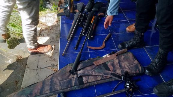 polisi-menyita-senapan-angin-dan-senjata-tajam-dari-rumah-pelaku-penembakan-tetangga-di-klaten-kamis-2042023_169.jpeg