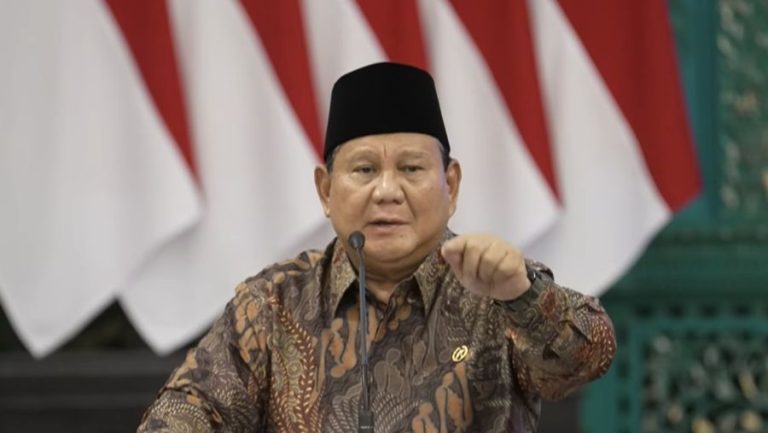 presiden-prabowo-subianto-saat-menghadiri-sidang-kabinet-paripurna-di-istana-negara