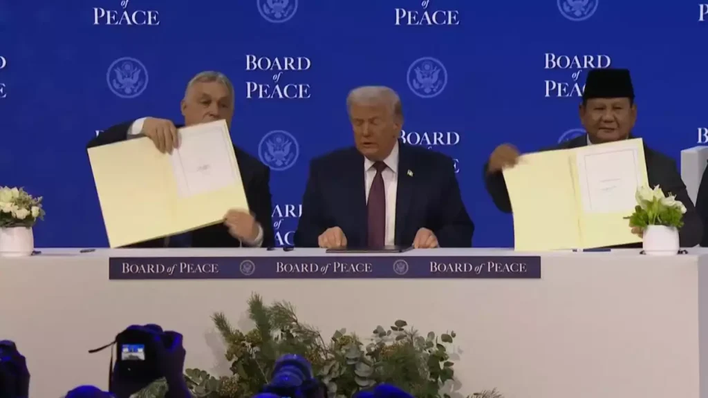 presiden-ri-prabowo-subianto-meneken-dokumen-komitmen-indonesia-gabung-dewan