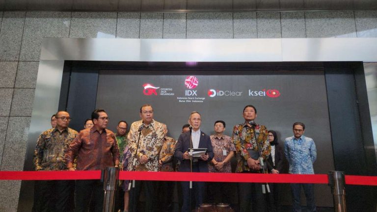 transparansi-Free-Float-Picu-Mundurnya-Pejabat-BEI