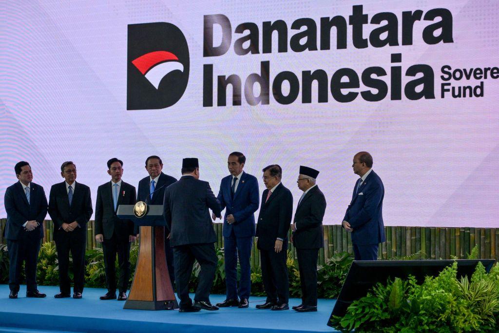Utang Kereta Cepat Dipenuhi APBN, Ekonom Kritik Peran Danantara