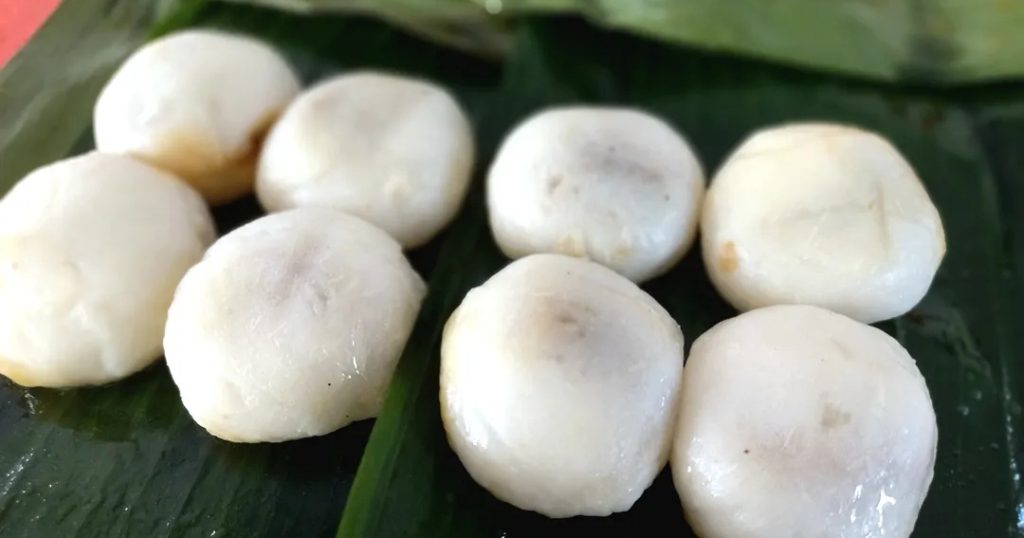 – Preserving Heritage at Karangturi Intersection: Blengep, a Traditional Cake That Still Survives