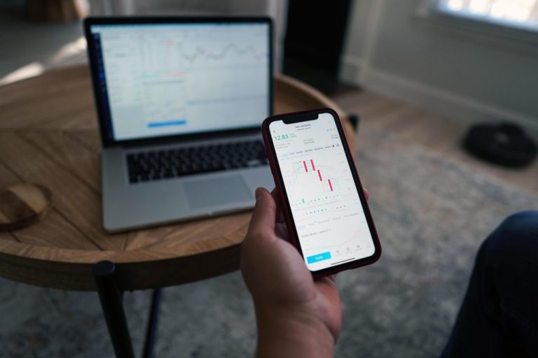 Grafik pergerakan saham Indonesia dan aktivitas trading investor terkait rebalancing indeks MSCI Mei 2026.
