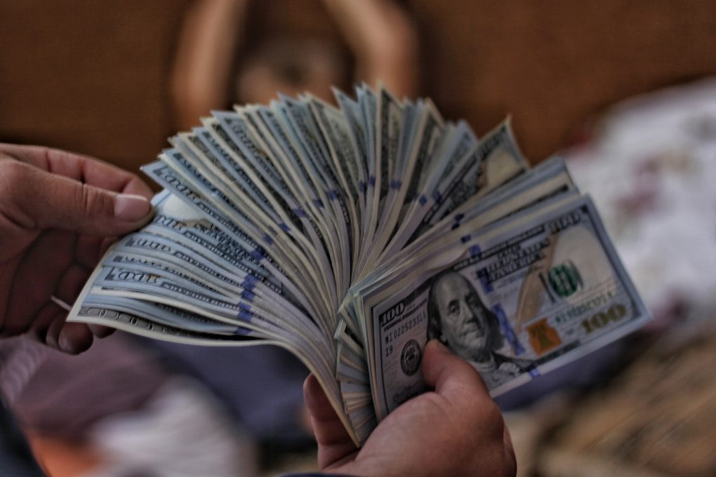 Mengapa Semua Mata Uang Selalu Berpatokan pada Dolar Amerika?