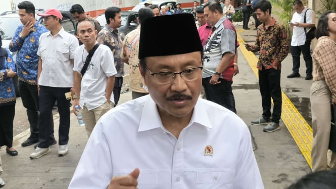 mensos-anggarkan-27-miliar-beli-sepatu-sekolah-rakyat
