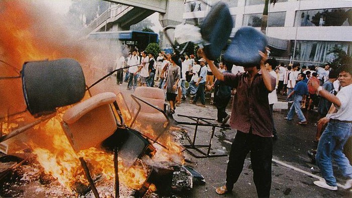 Ringkasan Peristiwa Mei di Indonesia dan 10 Rentetan Tragedi Menuju Reformasi