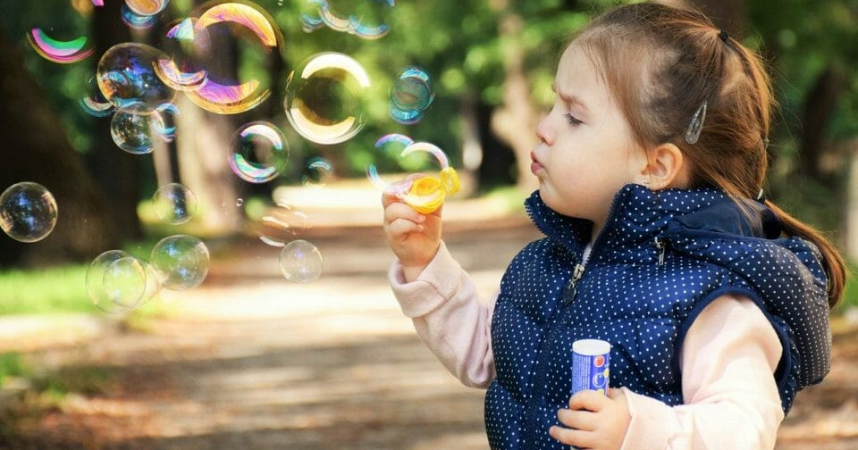 Tidak Dicintai Saat Kecil, Inilah 8 Dampak Saat Dewasa