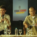 Ketua BEM UGM Tiyo Ardianto saat mengkritik program SPPG dan pemerintahan Prabowo-Gibran dalam diskusi Terus Terang Mahfud MD di UII Yogyakarta