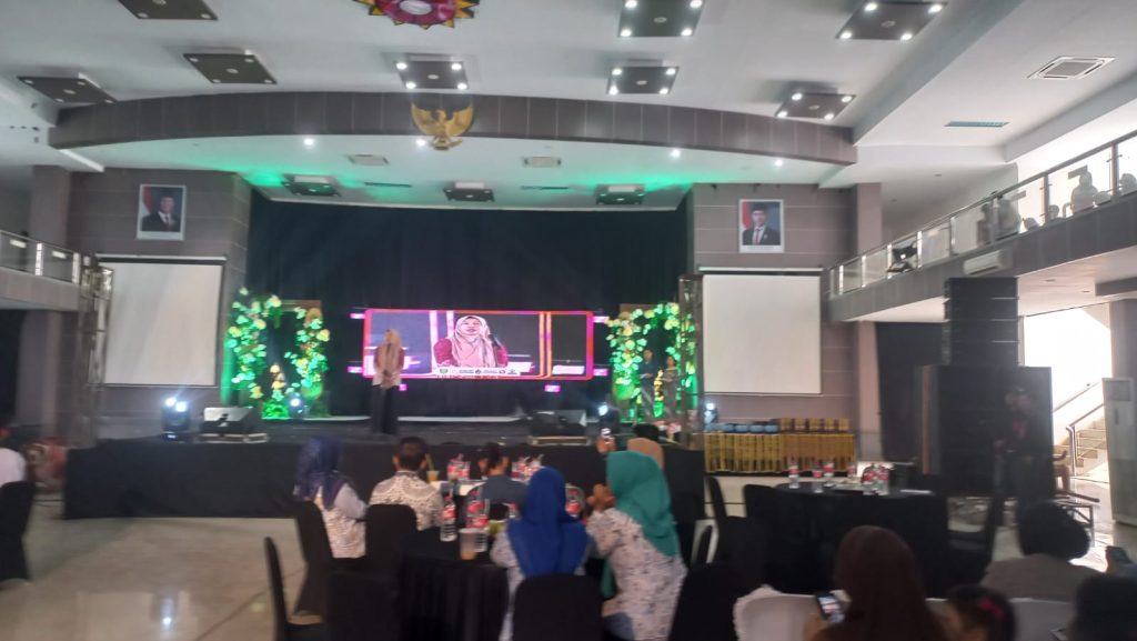 – Peran Duta GenRe 2026, Membentuk Karakter Remaja Indramayu https://adikarto.com/grand-final-show-apresiasi-duta-genre-indramayu-2026/ Khasanah, — Indramayu kembali menjadi saksi lahirnya generasi muda inspiratif melalui kegiatan Grand Final Show Apresiasi Duta GenRe Indramayu 2026 yang digelar pada Sabtu, 16 Mei 2026 di Nyi Endang Dharma Ayu Convention Hall Universitas Wiralodra. Kegiatan ini menjadi wadah apresiasi sekaligus pembinaan bagi remaja yang memiliki semangat, kreativitas, dan kepedulian sosial tinggi. Dewinta Ayuning Zulfa Regional