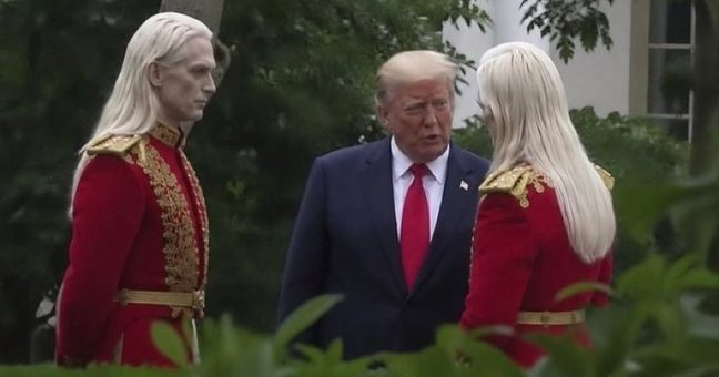 Dikira Alien Nordik Pengawal Kerajaan, Siapa Sebenarnya Sosok Misterius di Samping Donald Trump?
