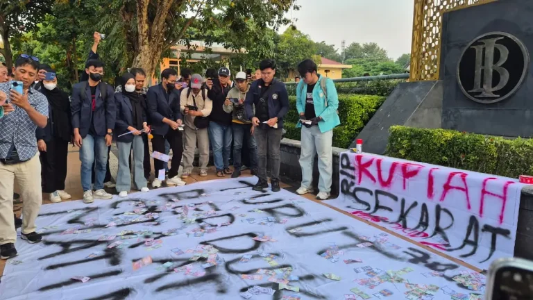 Rupiah Tembus Rp18.000, BEM SI Ultimatum 18 Hari Reformasi Jilid 2