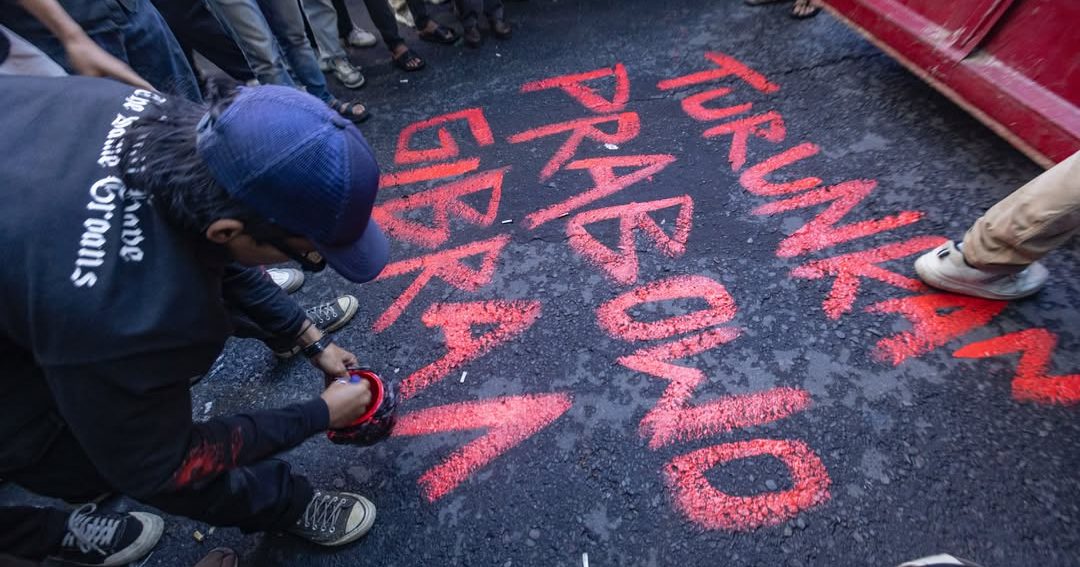 Gelombang Unjuk Rasa Gejayan Desak Evaluasi Kabinet Gendut dan Pembatalan Program MBG