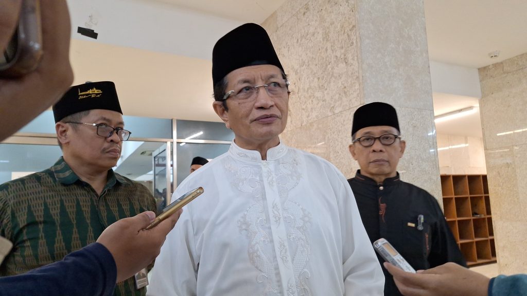 Menteri Agama Nasaruddin Umar saat memberikan keterangan pers kepada wartawan mengenai imbauan aksi unjuk rasa di Makassar dan Jakarta.