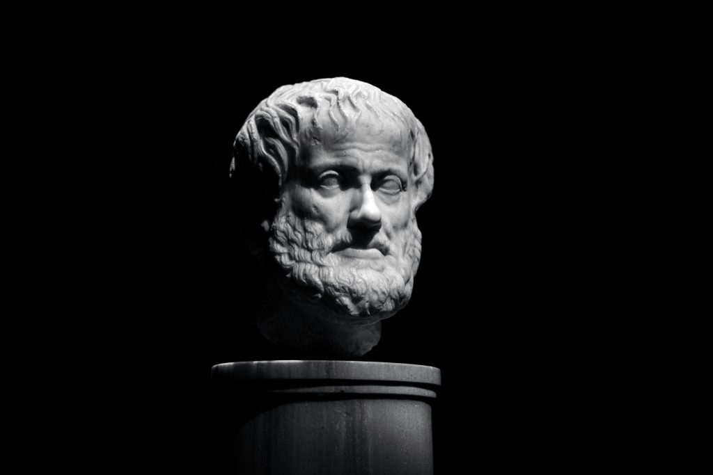 – Philosopher King dan Krisis Demokrasi, Membaca Kembali Plato di Tengah Politik Popularitas https://adikarto.com/philosopher-king-dan-krisis-demokrasi-membaca-kembali-plato-di-tengah-politik-popularitas/ ESAI, — Tidak banyak filsuf yang begitu keras mengkritik demokrasi sebagaimana yang dilakukan oleh Plato. Kritiknya lahir bukan dari kebencian terhadap rakyat, melainkan dari kegelisahan terhadap cara sebuah masyarakat menentukan siapa yang layak memimpin. Muh. Zulkifli Dialektika
