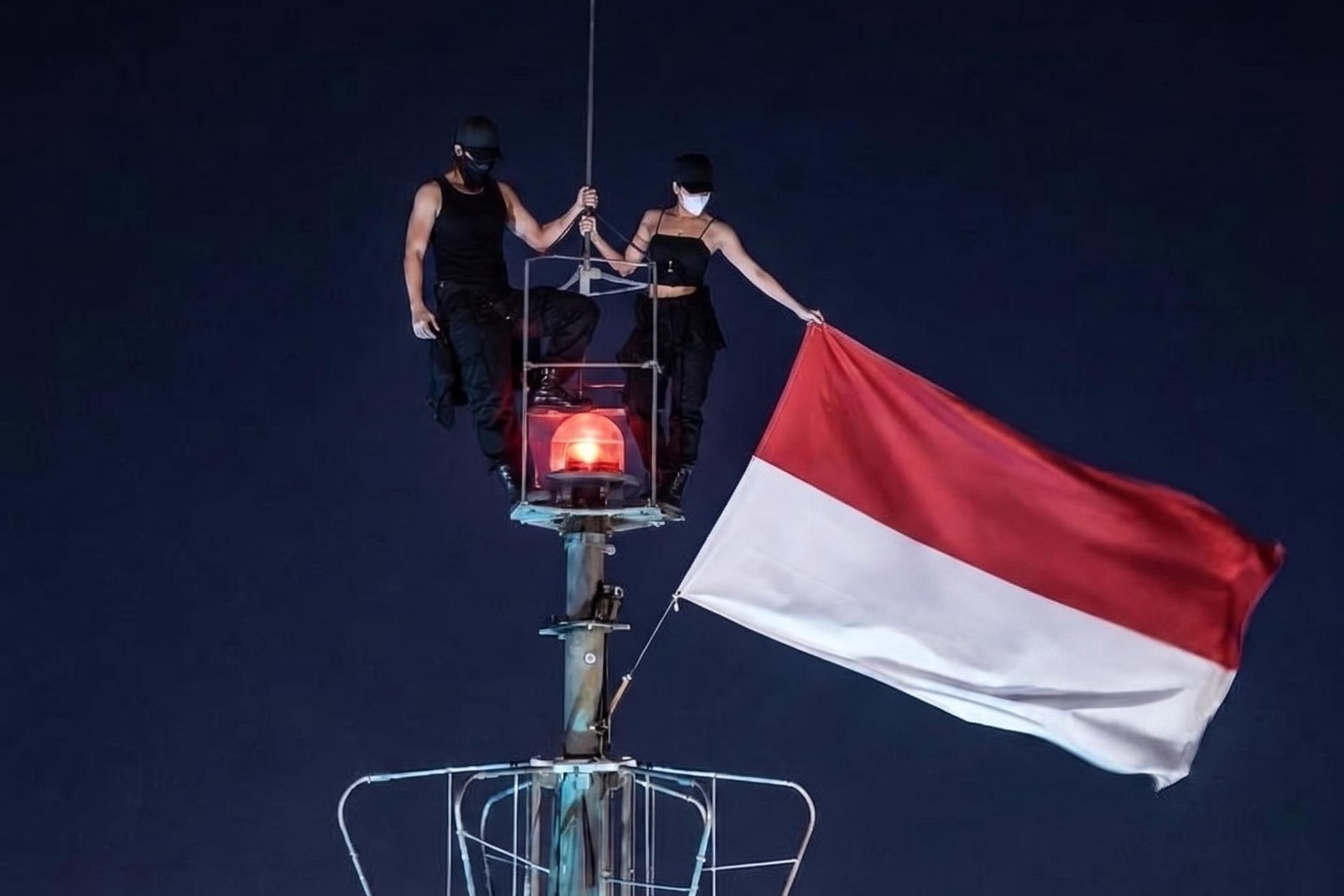 17 Agustus di Persimpangan Jalan