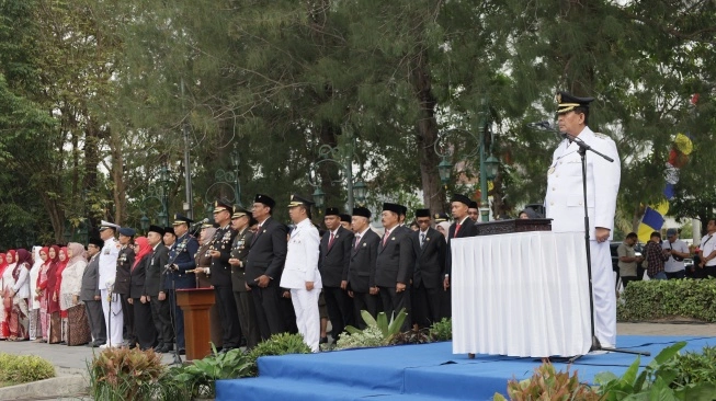 Hapus Sekat! Rela Panas-panasan Upacara HUT RI 81 Tanpa Tenda VIP, Pejabat Kulon Progo Beri Bukti Nyata Kesetaraan